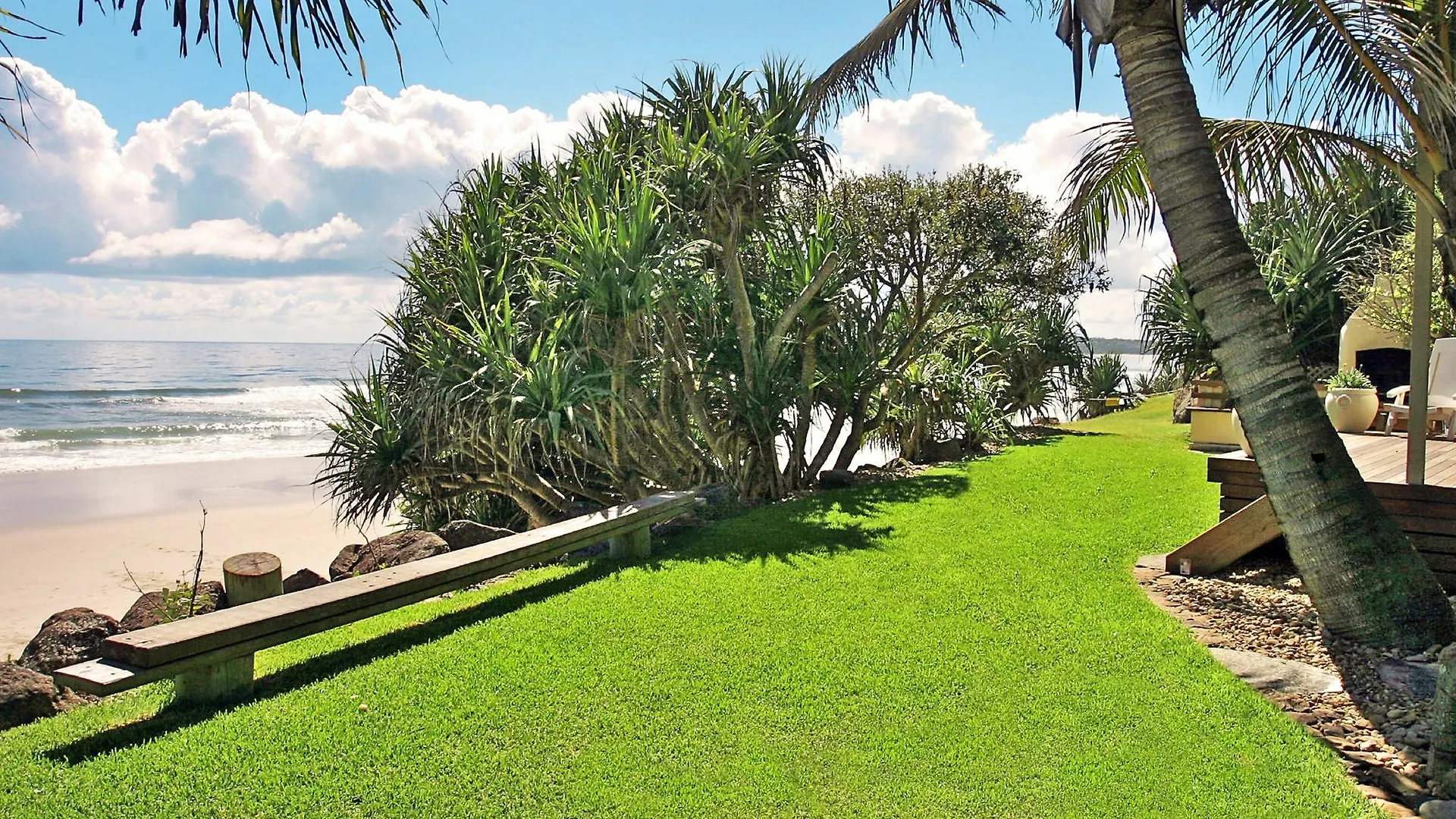 Moonstruck Holiday home Byron Bay Australia